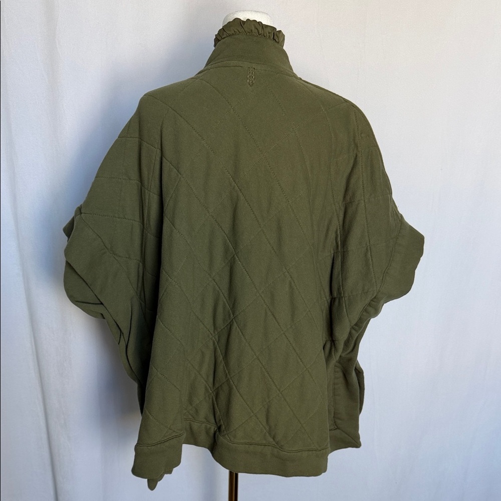 Free People Pick Me Up Poncho Olive Green Quilted Women's Cape Size M Pockets - Picture 8 of 15